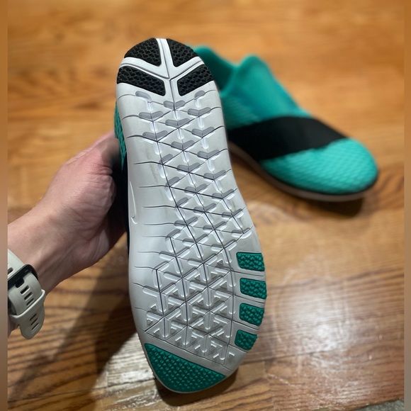 Nike slip one! NWOT! Never worn!! Green/Teal - Picture 4 of 5